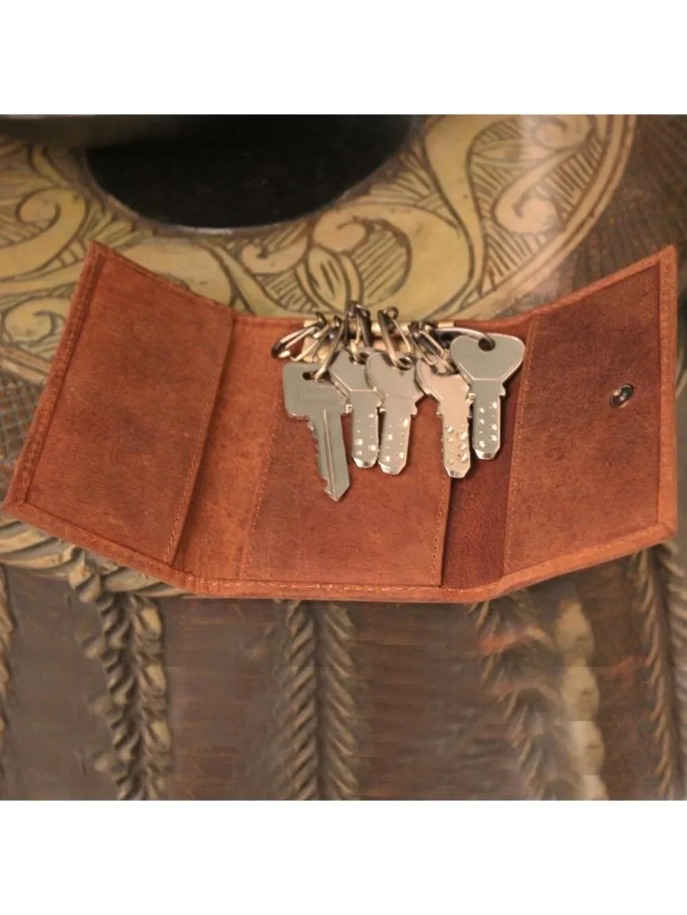 Leather Key Holder Organizer - Slim Wallet Pouch for 6 Keys & 3 Cards